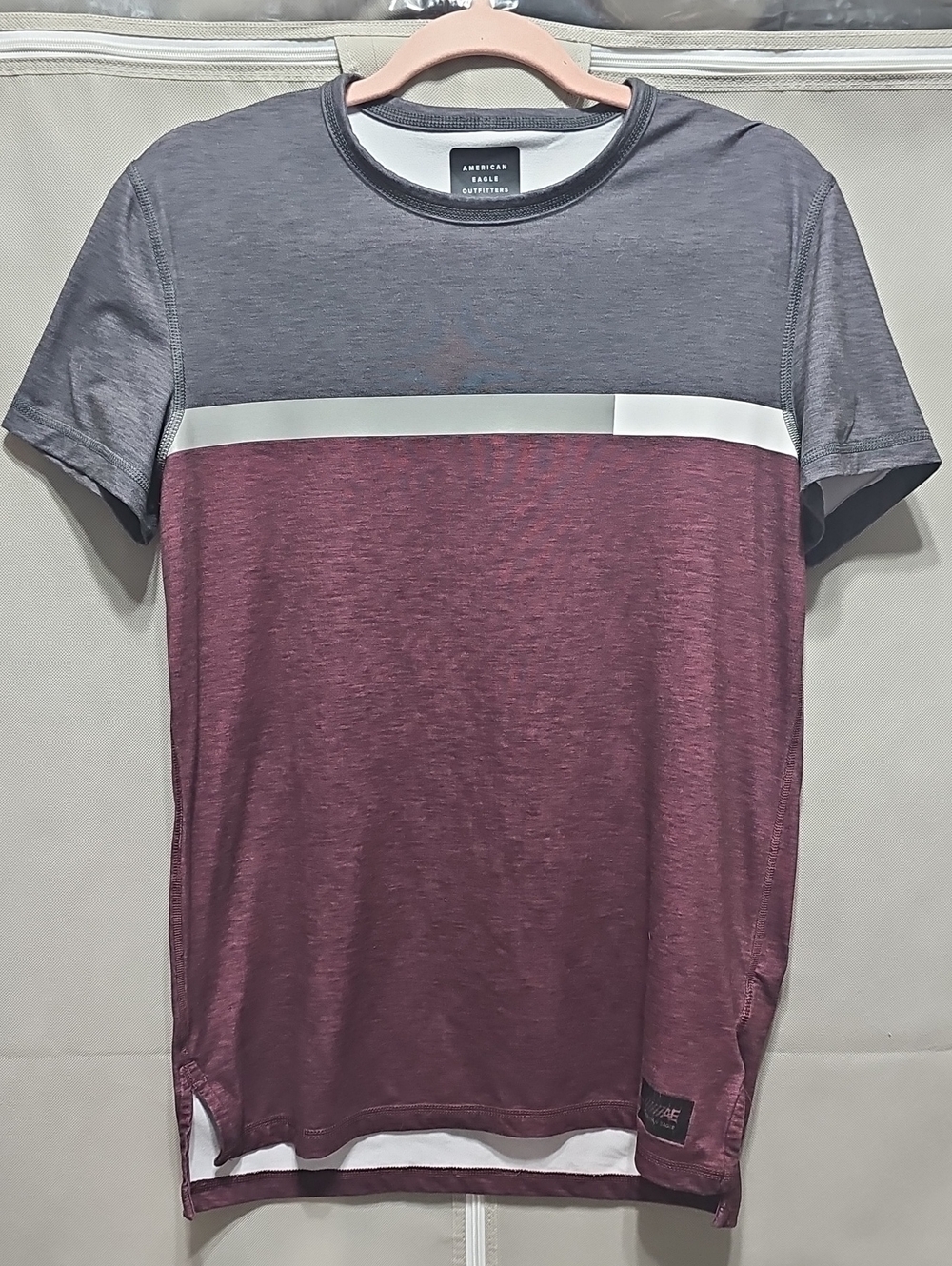 American Eagle Outfitters Two-Tone Maroon and Gray Colorblock Crew Tee